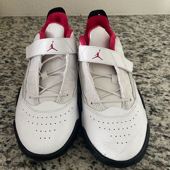 Girls Air Jordan’s basketball shoes size 2.5Y white, pink - Picture 2 of 6